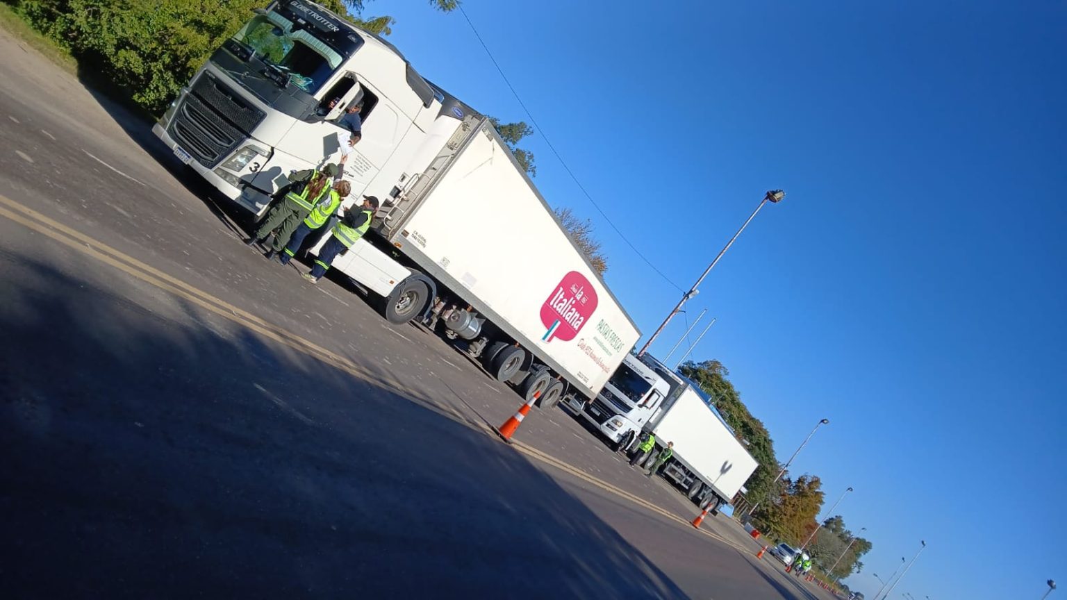 Operativo de control en Ruta 11: ASSAL inspeccionó 54 transportes de alimentos y detectó infracciones