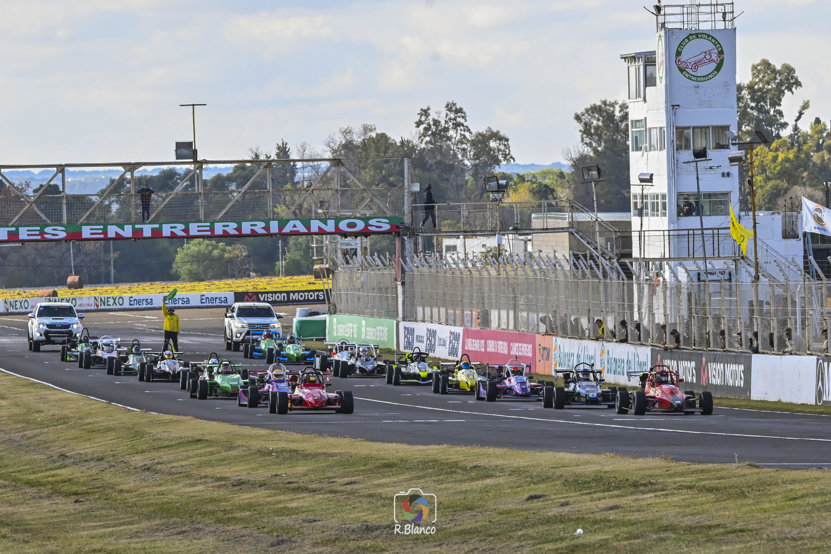 La Fórmula del Noreste volvió a acelerar y mantiene viva la ilusión del automovilismo regional